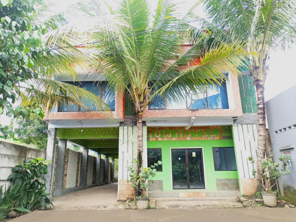 Oyo 90093 Dw Hotel Malang Exterior foto